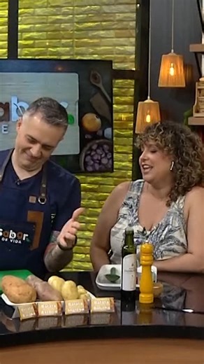 Você conhece as diferenças entre as batatas?🥔 Ontem no programa o chef Léo explicou a diferença entre quatro tipos: Batata inglesa, batata bolinha, batata asterix e batata baraka.🍠 Então, se você perdeu a explicação ou quer relembrar a verdadeira aula que tivemos já salva e compartilha com a família esse vídeo 👏🏻🔝 #dicasdechef #tiposdebatata #sabordevida #tvaparecida | Programa Sabor de Vida - Oficial