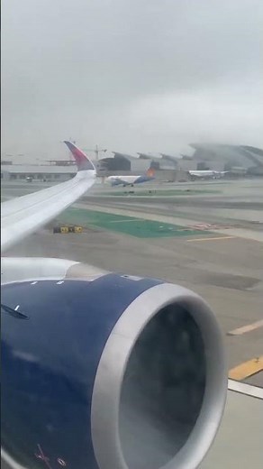 ROARING Delta Airbus A350 Takeoff at Los Angeles Airport (LAX/KLAX) Delta One Suite View (7A)
