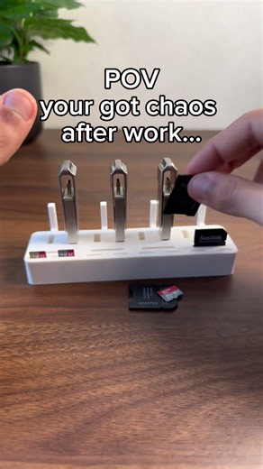 USBs & SD cards scattered everywhere #skadis #usb #organization #workshop #3dprinting