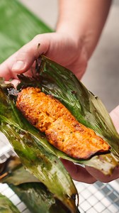 933K views · 24K reactions | Otah or Otak-Otak? 樂 Can't go wrong with this sedapalicious local snack. Ingredients: 20g Dried chilies (seeds removed) 30g Lemongrass soft part only 4 Kaffir lime leaves 250g Shallots 10 Candlenuts 20g Belacan 1 tbsp Turmeric powder ⅓ cup Oil 1 tbsp Coriander powder 1 tbsp Sugar 1 tsp Salt 400g Batang fish meat / spanish mackerel 200g Peeled prawns 2 Eggs 100ml Coconut milk | The Meatmen Channel | Facebook