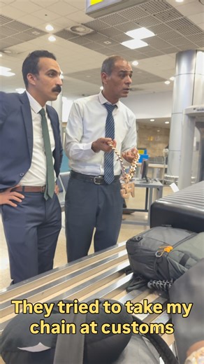 BandMan Kevo on Instagram: "Egypt customs tried to take my chain because saying 2kilos of gold was to much money and I must have got it when I came there and it needed to be claimed 🤣 and demanded a picture of me wearing it to release it 🫩"