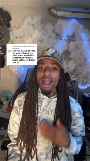 Ronnie McKenzie | Shoe signs in American Sign Language | Instagram