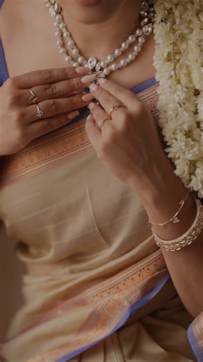 Janani Ashok Kumar on Instagram: "✨💫🦋 - MUA: @kalaiartistry Hair: @_miss.blender_ Styling: @littleheartbyabu Jewellery: @methurna_collections 📸: @camerasenthil Shoot organised by: @rrajeshananda"