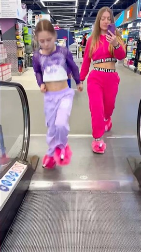 Escalator Split Challenge! 🤸‍♂️🛍️