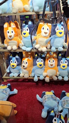 classic topper crane claw machine left side on the wellington pier arcade great Yarmouth 2026