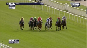 A brilliant run from Highfield Princess on her return to action, but it's Azure Blue who takes a big step forward to win the 1895 Duke Of York Clipper Stakes York Races 👏 | Racing TV