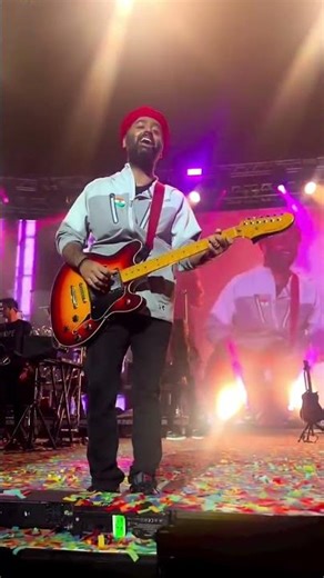 Lucky Fan 🤩 Singing Teri Galliyan Song with Arijit Singh during Live Concert in Dubai