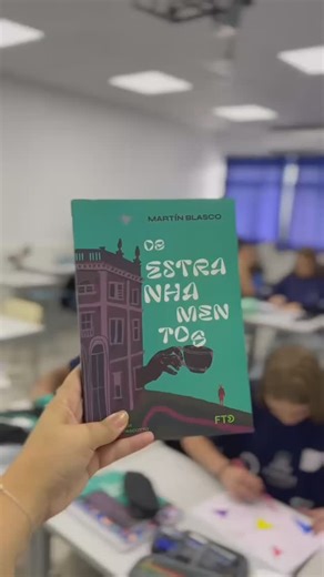 Marista Escola Social Ir. Walmir on Instagram: "OS ESTRANHAMENTOS ✨ Você sabe o que são estranhamentos? As turmas 9A e 9B estão lendo a obra “Os estranhamentos”, de Martín Blasco, nas aulas de Língua Portuguesa. Ao longo da leitura, foram feitas diversas reflexões sobre o conceito de “estranho” e você pode acompanhar algumas delas com este vídeo! 📹 👩🏼‍🏫Thami"