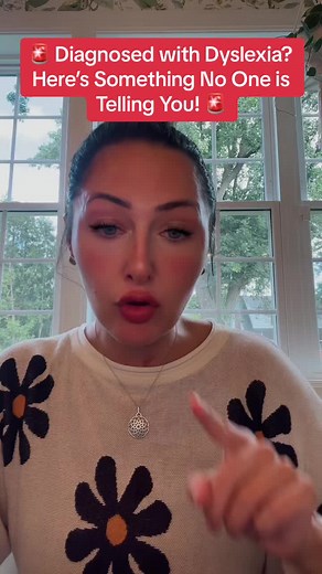 🚨 Diagnosed with Dyslexia? Here’s Something No One is Telling You! 🚨 If you’ve been diagnosed with dyslexia, you might think it’s just about struggling with reading and spelling. But here’s the real story: your brain is wired differently, and that’s your superpower! 💪 ✨ What You Need to Know: Dyslexia isn’t about intelligence—it’s about how your brain processes language. While reading might be a challenge, your brain excels in creativity, problem-solving, and innovative thinking. Your right h