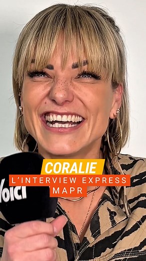 Voici on Instagram: "⛔ SPOILER : Coralie, candidate de Mariés au Premier Regard, raconte son mariage… à l’aveugle ! ✨ Infirmière de 37 ans, @coralie_mapr9 a vécu une expérience hors du commun. Son prétendant, aussi mystérieux qu’original, lui a réservé des surprises et défis sous forme de « cap ou pas cap », jusqu’à lui lancer l’ultime défi le jour J : dire « oui » sans jamais l’avoir vu ! 😱💍 Un mariage totalement à l’aveugle... mais Coralie avoue avoir légèrement triché. Quelle a été sa petit