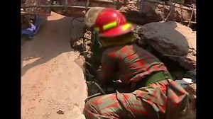 Rush to aid building collapse survivors