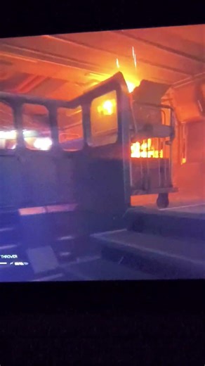 Alien isolation Ripley hides from the Xenomorph