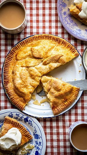 #AD Traditional Irish Apple Tart | This is an Irish family favourite dessert! Best served with custard or cream with only the best of of ingredients from Dunnes Stores 🍎🥧 Serves: 6-8 Time: 40 mins ½ lemon, juiced 6 small pink lady apples, peeled, cored and thinly sliced 250g flour, plus extra for dusting 125g butter 75g caster sugar, plus extra for sprinkling 6 tbsp cold water 1 small free range egg, beaten Softly whipped cream, to serve Preheat the oven to 160°C/140°C fan/320°F/Gas Mark 3 and