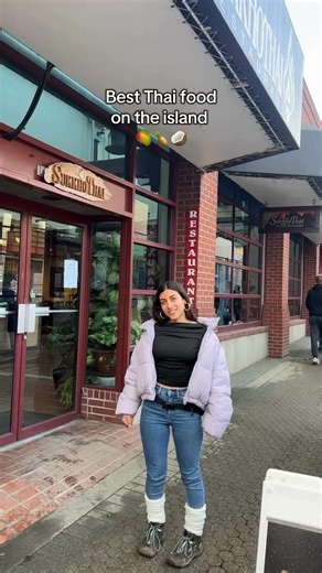 Flavour, culture, and adventure, Nanaimo has it all! 🍛🎨🌿 Have you tried the incredible dishes at Sukkho Thai in Nanaimo yet? From bold curries to flavourful stir-fries, it’s a must-visit for any food lover! 😋 While you’re in town, why not make a day of it? Here’s how to explore Nanaimo like a local: 🛍️ Shop & Stroll – Wander through Commercial Street, the Old City Quarter, and Victoria Crescent for unique finds, from vintage treasures to handcrafted goods. 🎨 Get Creative – Join a workshop 