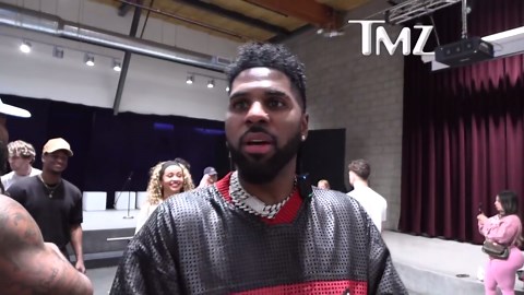Jason Derulo does his first livestream ever
