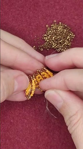 Beading Amphora Earrings | A Unique 3D Peyote Project
