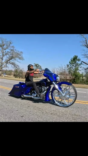 32 bagger! #karlousmiller #domscustoms #bagger #harleydavidson #fyp @karlousm | Doms Customs