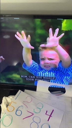 Barney Move Your Body Boy Girl Wiggle Fingers Wiggling (2005)