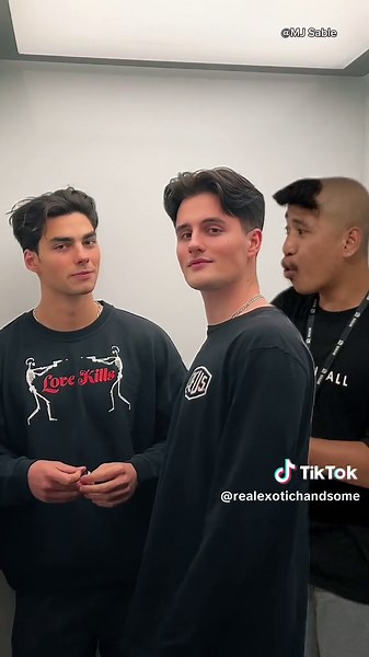 Are you sure you want to get out on this floor? @Elevatorboys #exotichandsome