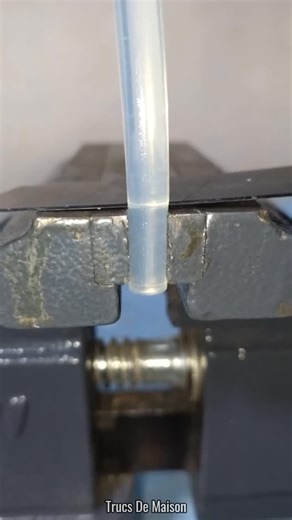 Trucs De Maison on Instagram: "Astuces et conseils pour la maison qui vont vraiment vous être utiles 🏡✨ Des idées simples, pratiques et malines à garder sous la main ! #astucesmaison #trucsdemaison #ideespratiques #DIY #viequotidienne #maisonfacile"