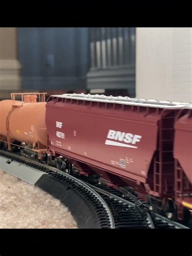 Ho scale athearn Bnsf and BN sd60m crossing switches #hoscale #bnsf #modeltrains