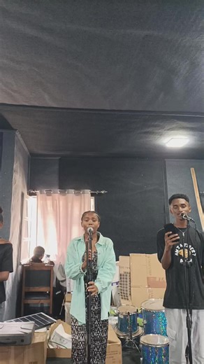 🔥MANGINGINA VE? 🔥 Manomana zavatra kely fa tsy hoe mangina ka 🥳 Fa indro ary aloha santionany kely hijerenareo ny hatsaram-peo an'izy 3 mianadahy ireto 🥰 Tsy mangoritsina ve nareo? 👀 Chanteur : Bryan Andria 🔥 Chanteuse : Aro Fiononana 🔥 Chanteuse : NOMENJANAHARY Marie Esthèr 🔥 #EMIKA #EMIKA_LEKA_IO #EMIT_STUDIO | Emit Miangaly ny Kanto - EMIKA