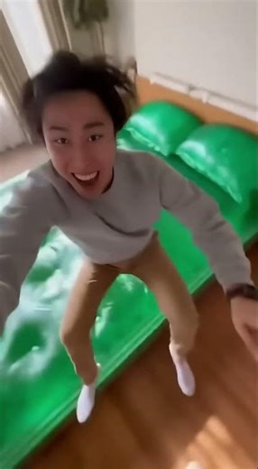 😁Jelly Bed Jump Challenge 😱🍬