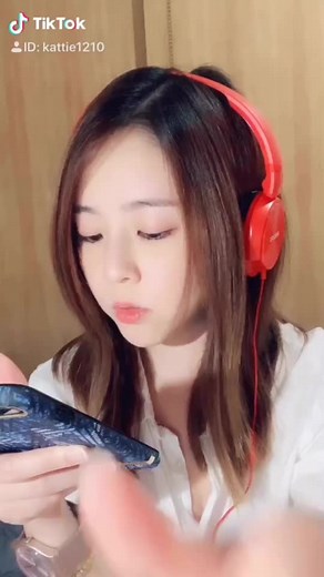 最近忙炸了，如果我沒回你消息⋯#吃貨凱蒂 #誠實吃貨 #表情 #戲精 #字幕大神 #好消息