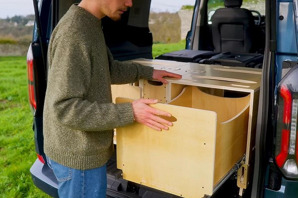 Voici 12 kits d'aménagement pour transformer un utilitaire en van aménagé