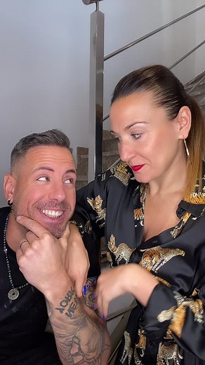 Preguntitas sobre nosotros 🥰#humorparejas #encuestaparejas #matrimonio #parejasgoals #parejastiktok #parejaschallenge