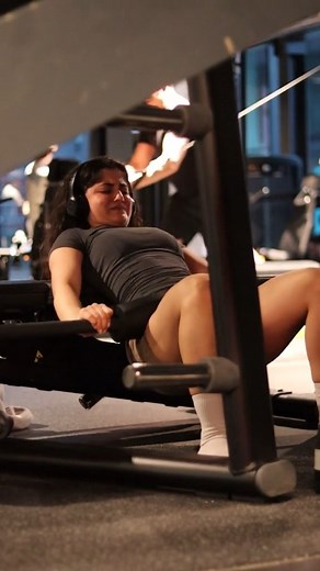 255K views · 4K reactions | Hipthrust on the simth machine is a different kind of pain ##fyp##foryou##glutes##smithmachine##gymshark##joggers##gy | Miyasato Masami | Facebook