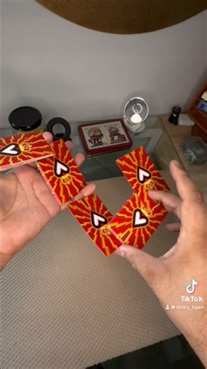 Baraja de poker de la reina de corazones de descendientes Q♥️ #asmr #cardistry #magic #shuffleoflove