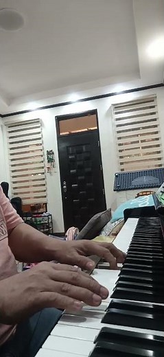 piano tuning 101... soundcheck "Imagine" (intro)....