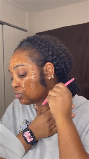 Shay | Beauty + Lifestyle Creator 💄 on Instagram: "Shave my face with me #faceshaving #skincare #shaving #dermablading"