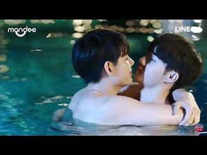 UNDERWATER KISSING SCENE