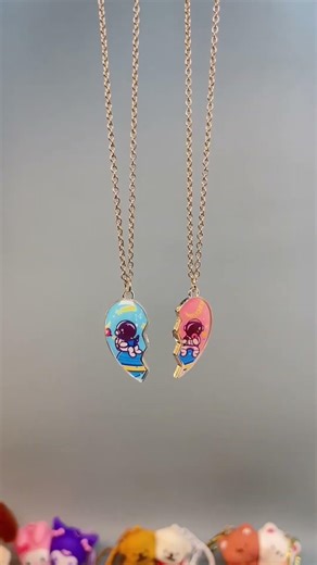 Good locket and chain with designs