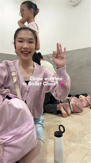 Ballet class edisi lagi musim hujan gais🥲🥲 Siapa nihh yang sempet kehujanan juga sebelum les🤣❓Takut bentar lagi aku ujian plisss😭 #ballet #barbielovesballet #dance #fyppp #ballerina