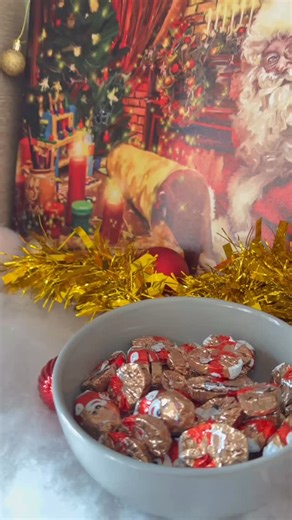 ISCG PARIS 🎓 on Instagram: "🎄✨ La magie de Noël a envahi nos deux campus ! 🎄✨Nous vous embarquons aujourd’hui au cœur des campus de Rivoli et de Beaubourg, pour découvrir l’ambiance festive de cette fin d’année à l’ISCG Paris ! Guirlandes lumineuses, bonhommes de neige, sapins… de quoi émerveiller nos étudiants et leur permettre de garder le cap jusqu’à Noël. 🎄❤️ #ISCGParis #VieDeCampus #NoëlÀLISCG #DécorationDeNoël #Étudiants #Rivoli #Beaubourg #FinDAnnée #EspritDeNoël"