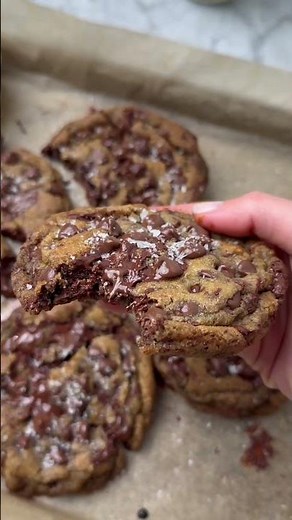 Small Batch Brown Butter Chocolate Chip Cookies #cookies #veganbaking #smallbatchbaking