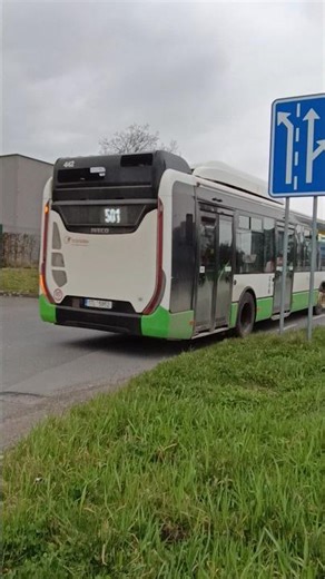 odjezd #442 směr detmarky koukolná #driver #automobile #busspotting #bus #transdev #urbanway