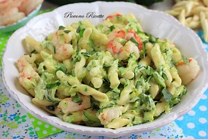 Pasta zucchine e gamberi - cremosa, ghiotta e saporita - Piovono Ricette