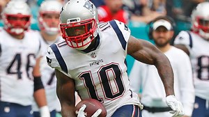 Gordon catches short pass, speeds away for 29 yards