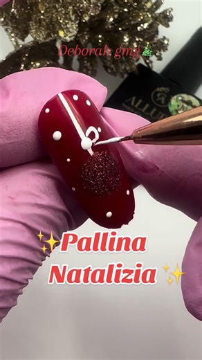 Tutorial Nail art natalizia: Come Realizzare una Pallina di Natale Glitterata