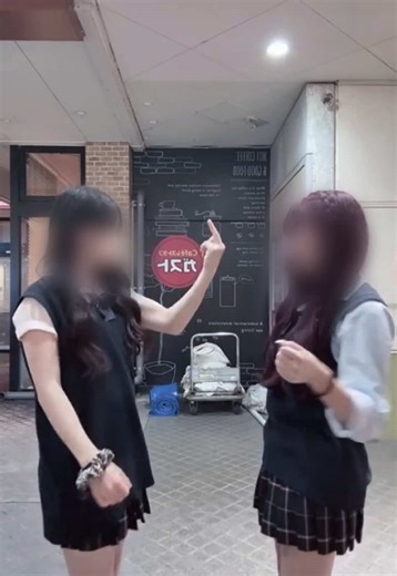 ダンスを楽しむ！ティックトックで全身ダンスチャレンジ