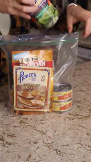 Dinner is in the Bag! (Another Meal in a Bag Idea!) 🛍️ This one is Thanksgiving dinner in a bag! 🦃 Why a Meal in a Bag? It makes a great gift for someone going through a hard time and is wonderful for donating to food banks, blessing boxes, and free pantries. It's also a great way to keep a special meal organized for someone going through transitional housing, living in a dorm, or other temporary housing situation. I did attempt a no-bake apple crumble dessert in the smaller bag, but I didn't