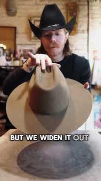 Everyone’s always on the hunt for a perfect everyday hat! This is that! Fedora style brim,