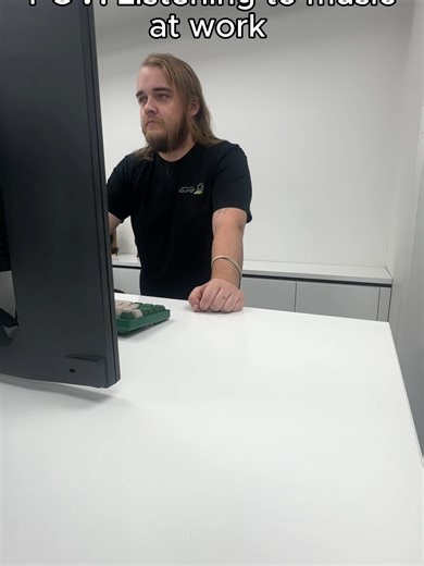 Need the right sound system to make the day pass faster 🎧 #computerlounge #updawahs #eveaudio #papatoetoe