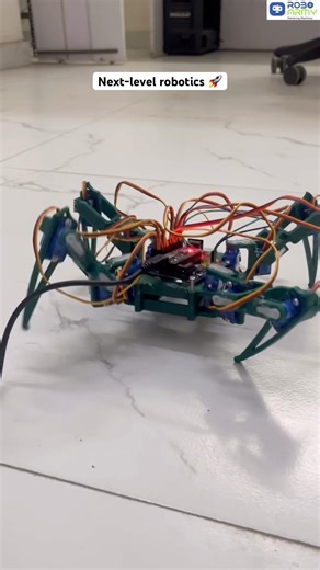 Spider robot walking like real 😳🕷️Multiple legs, smooth movement 🤖🔥 #techreels #roboarmy #petbot