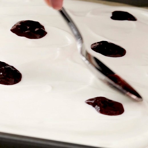 285K views · 322 reactions | Raspberry-Pistachio Greek Yogurt Bark—a great snack to pack in your lunch this week. RECIPE HERE: https://trib.al/5Et9CYu | EatingWell | Facebook