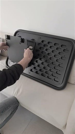 Land Rover Defender rear window air circulation system